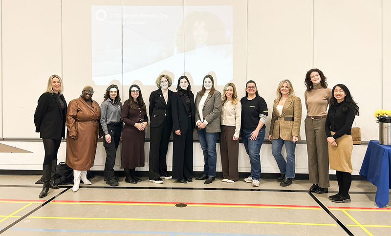 Photo of guests from the assembly and staff