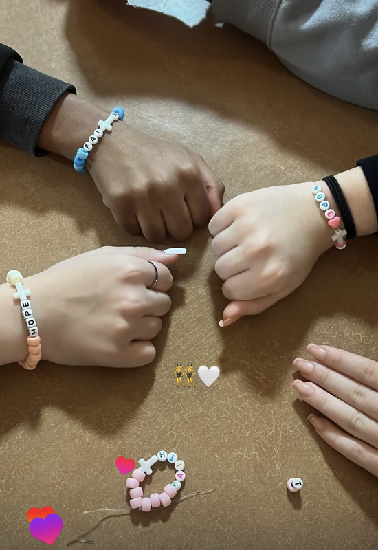 Photo of students making friendship bracelets at the retreat