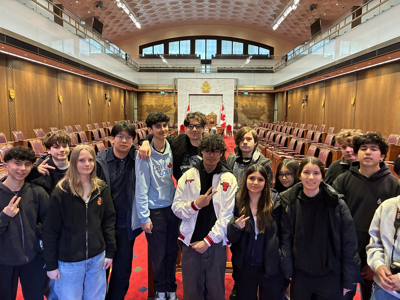 Photo of the students on tour at the Senate