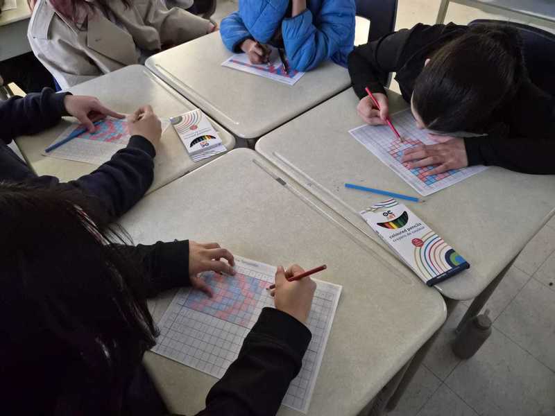 Grade 6 Students Explore Math and Indigenous Culture Through Traditional Loom Beading