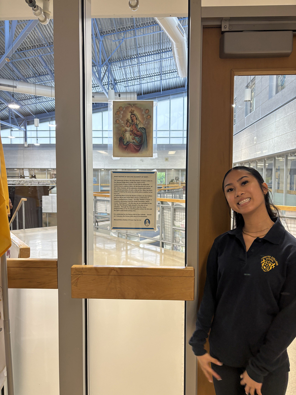 Students reflecting on and praying to Mary at a station during the walk