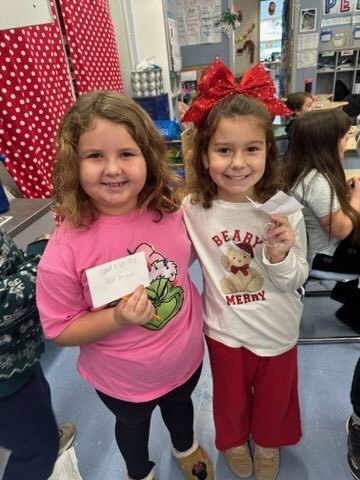 STudents with kindness cards