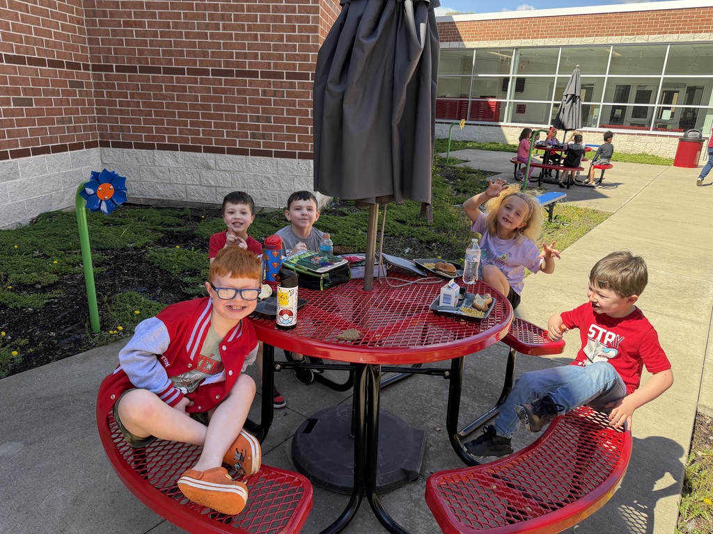 Students outside eating lunch.