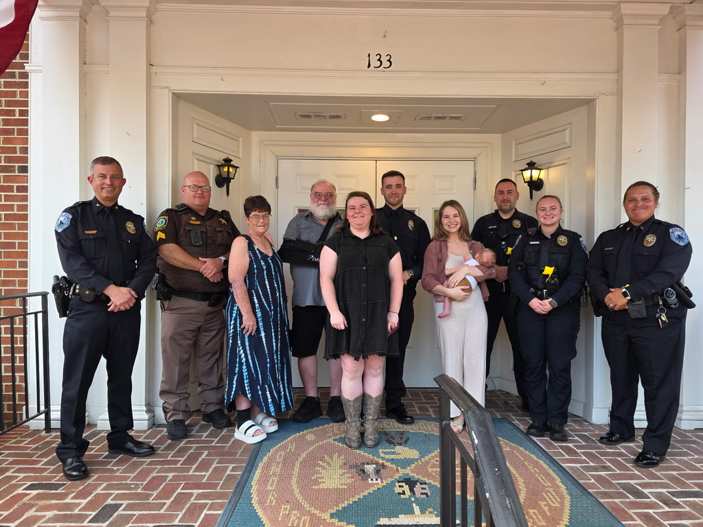 Officer Pile receives the Life Saving Award