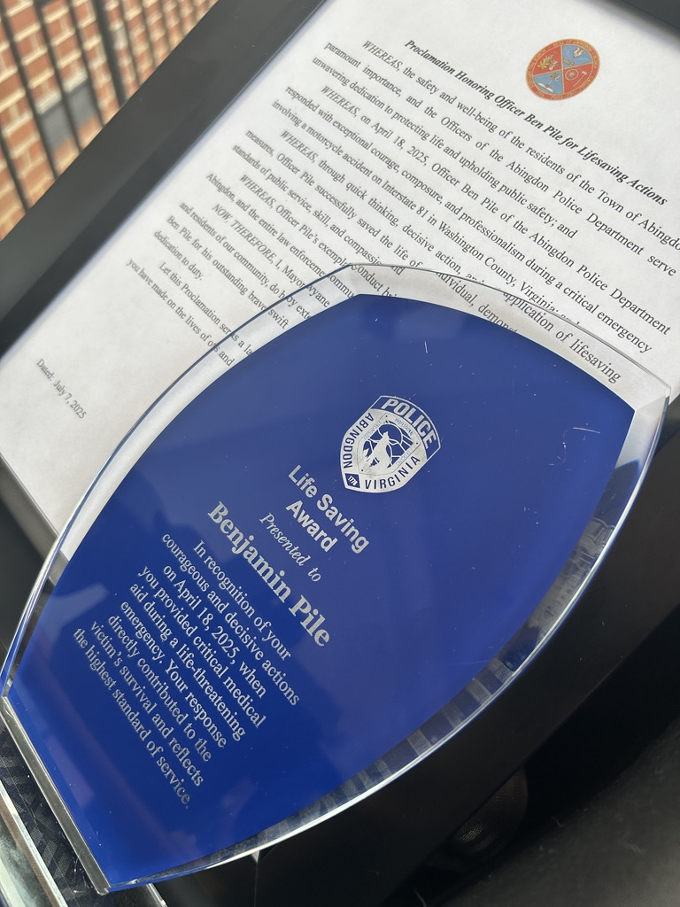 Officer Pile receives the Life Saving Award