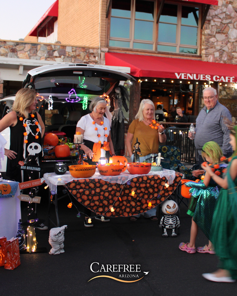 People smiling at their trunk