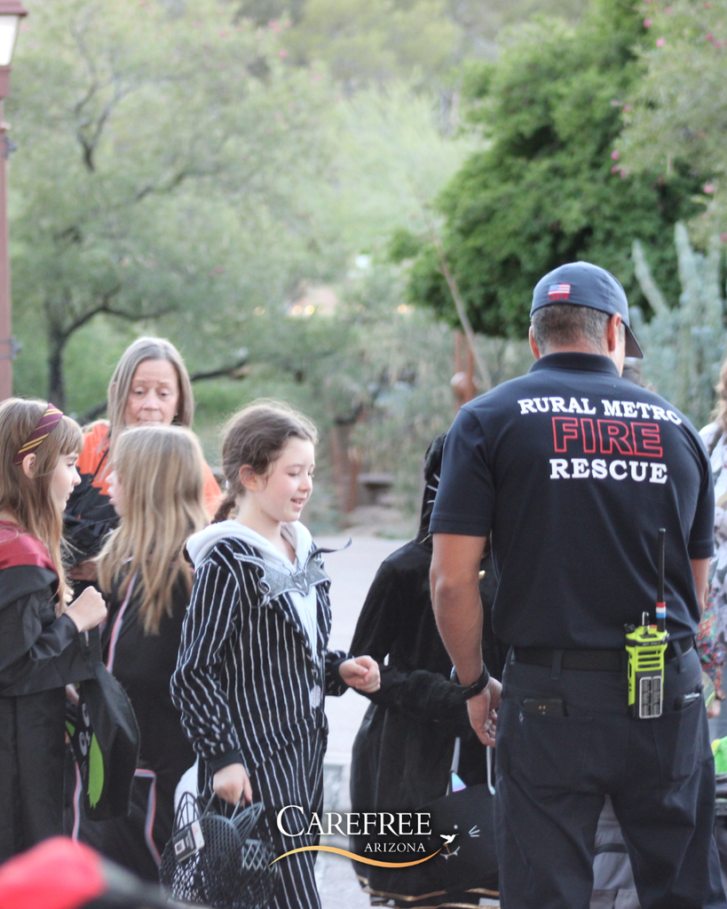 Rural Metro Fire handing out candy