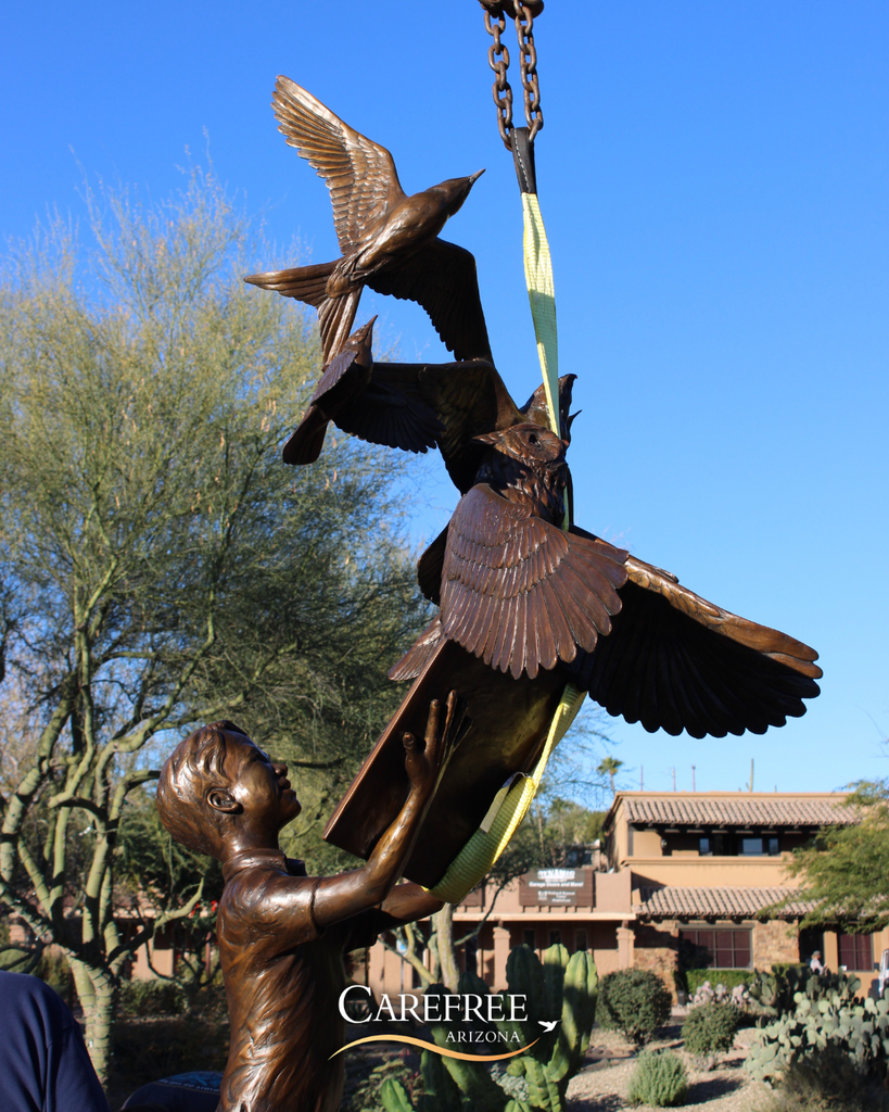 Close up of the birds on the sculpture