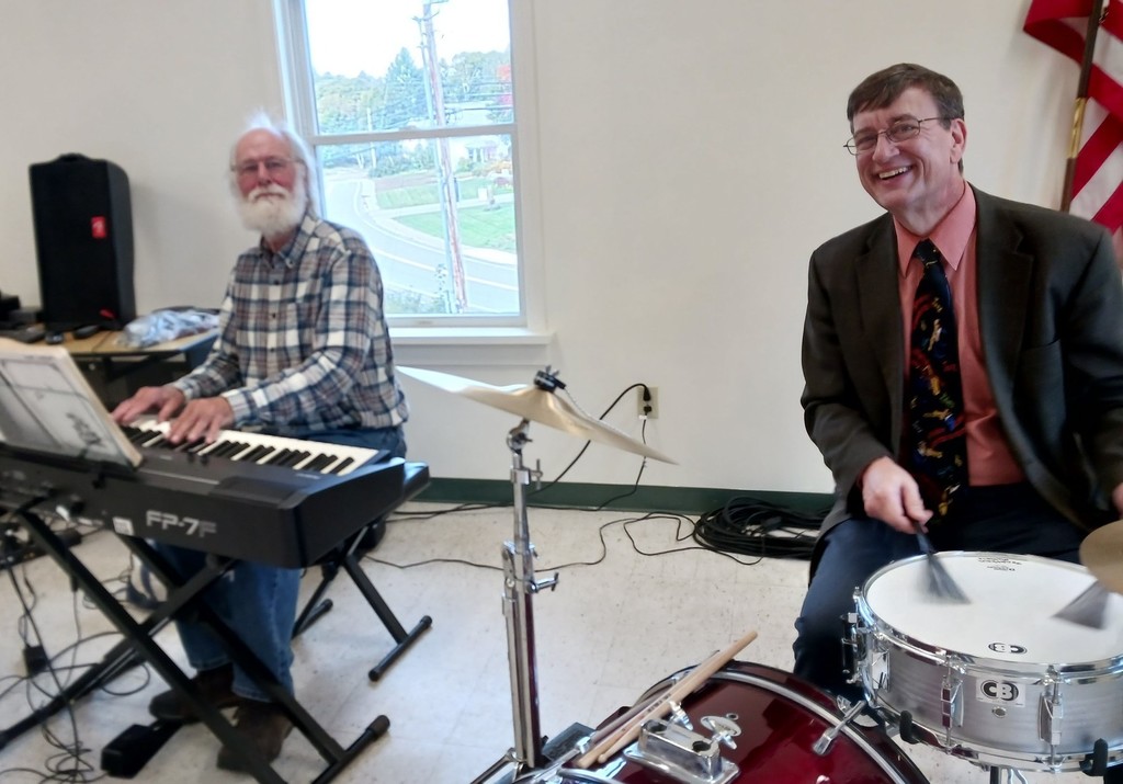 Steve Lindsay w/drummer