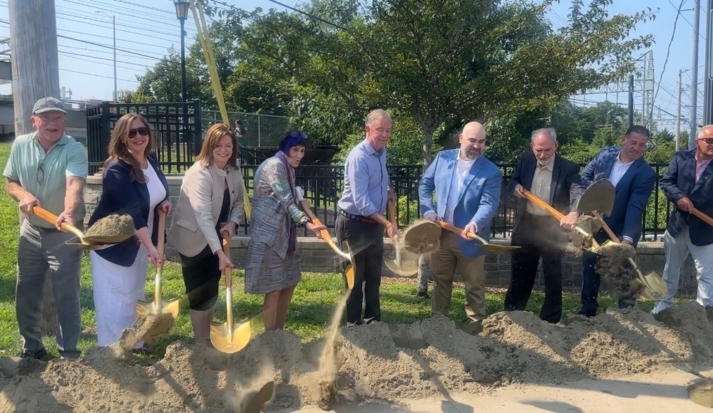 Governor Lamont, Mayor Chess, and others break ground