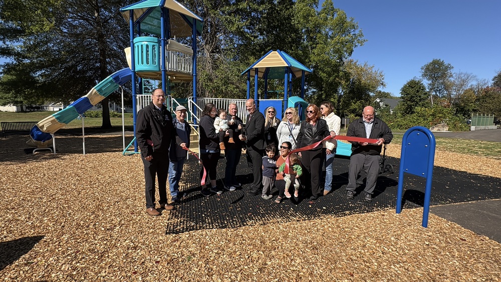ribbon cutting at Dart Hill Park