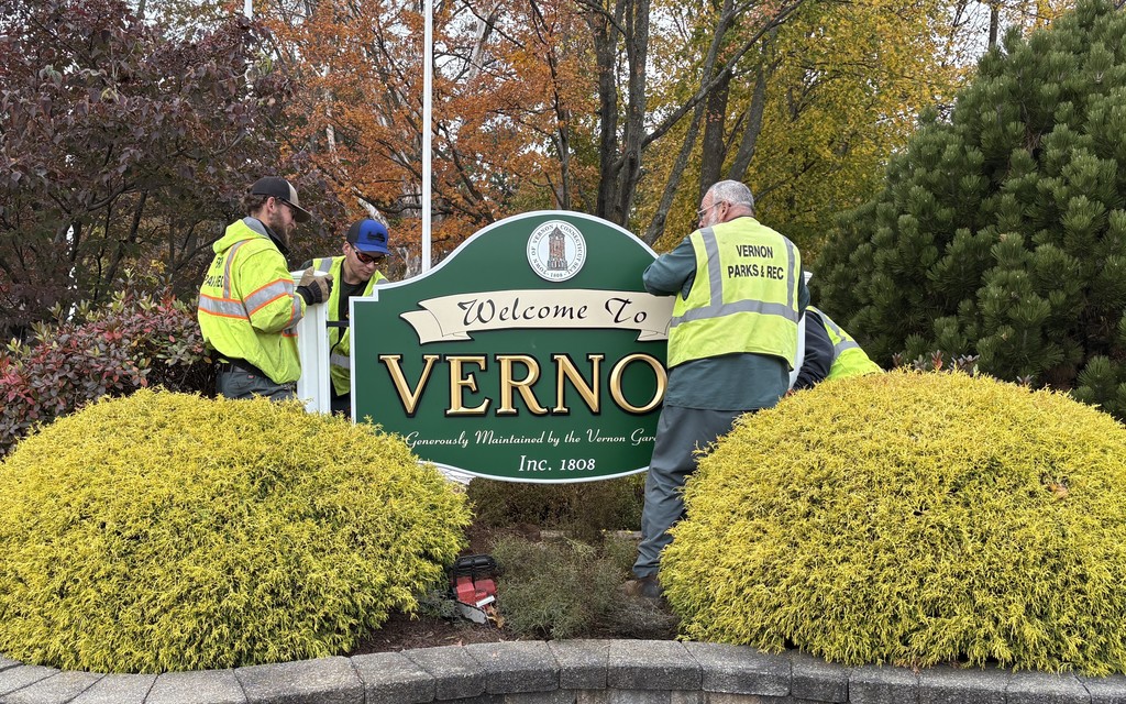 Welcome to Vernon sign installed