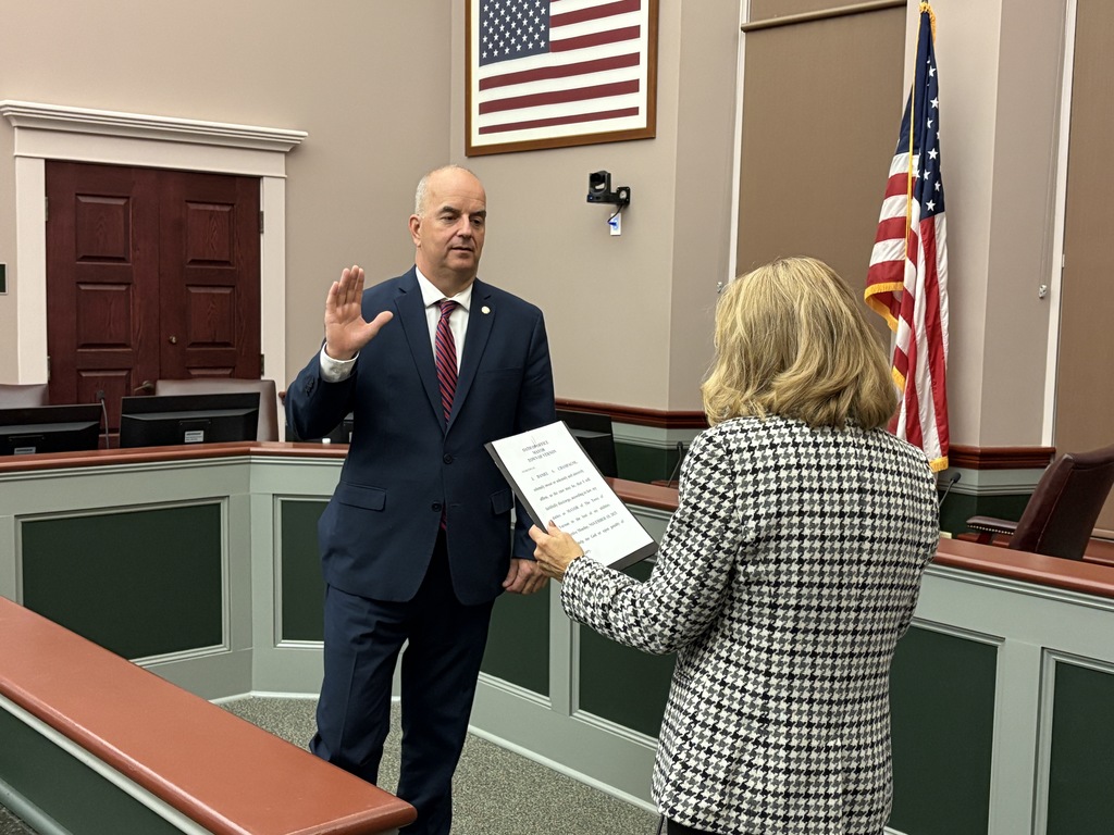 Mayor Dan Champagne is sworn in