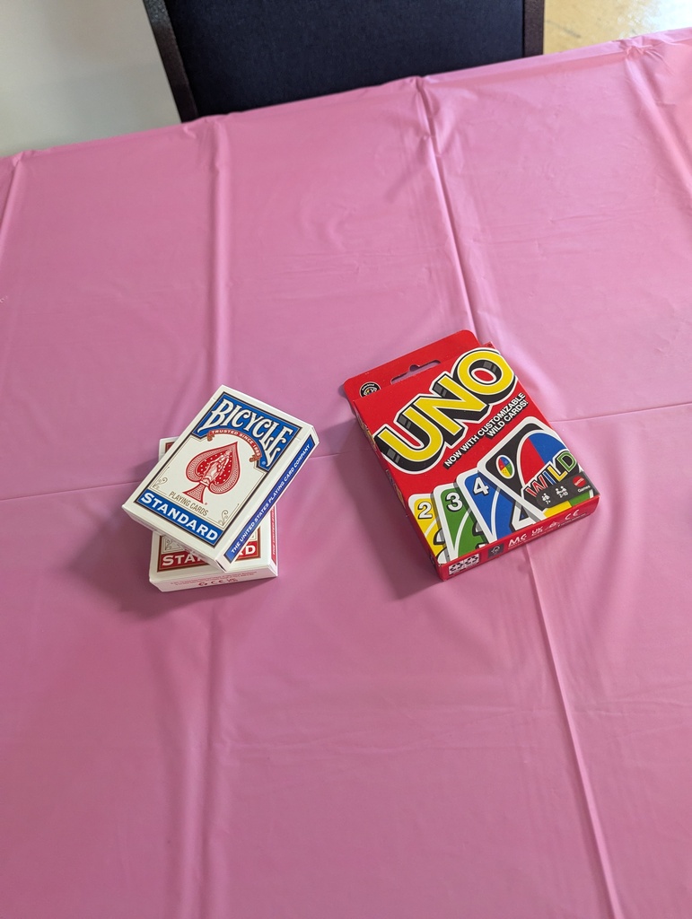 Playing cards and Uno cards