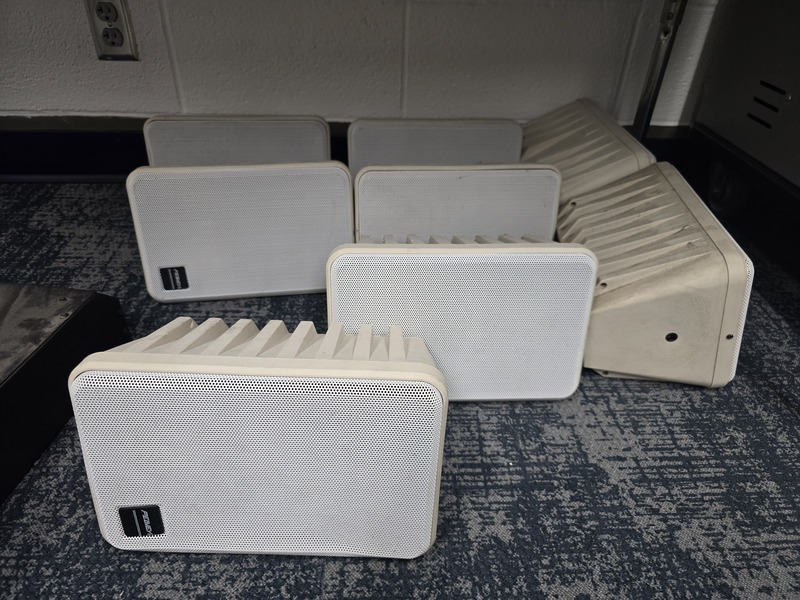 Peavey white speakers