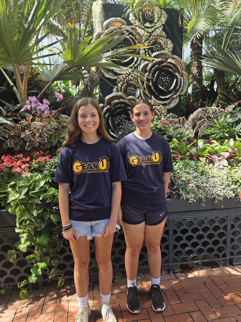 tcs students in biltmore house arboretum
