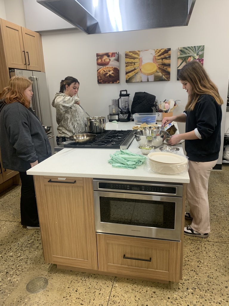 TCHS students prepping meals at Oryana West