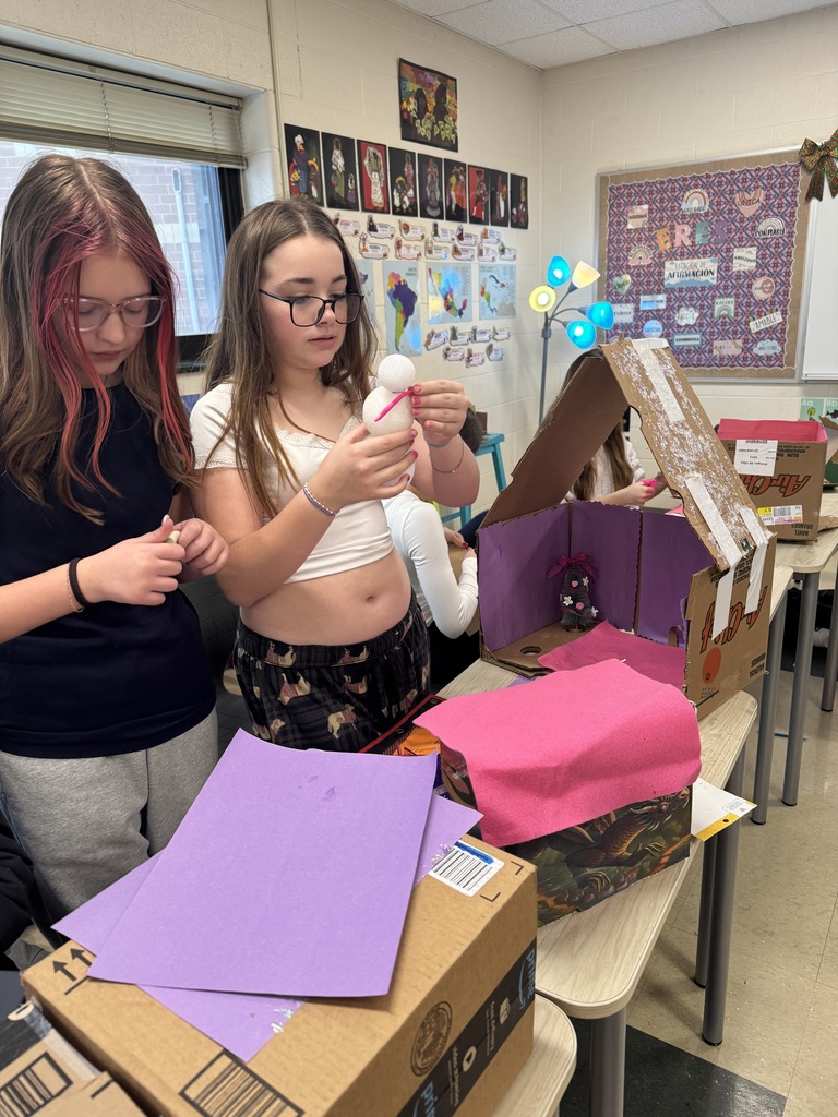 Students in spanish class working on home decorating in Spanish.