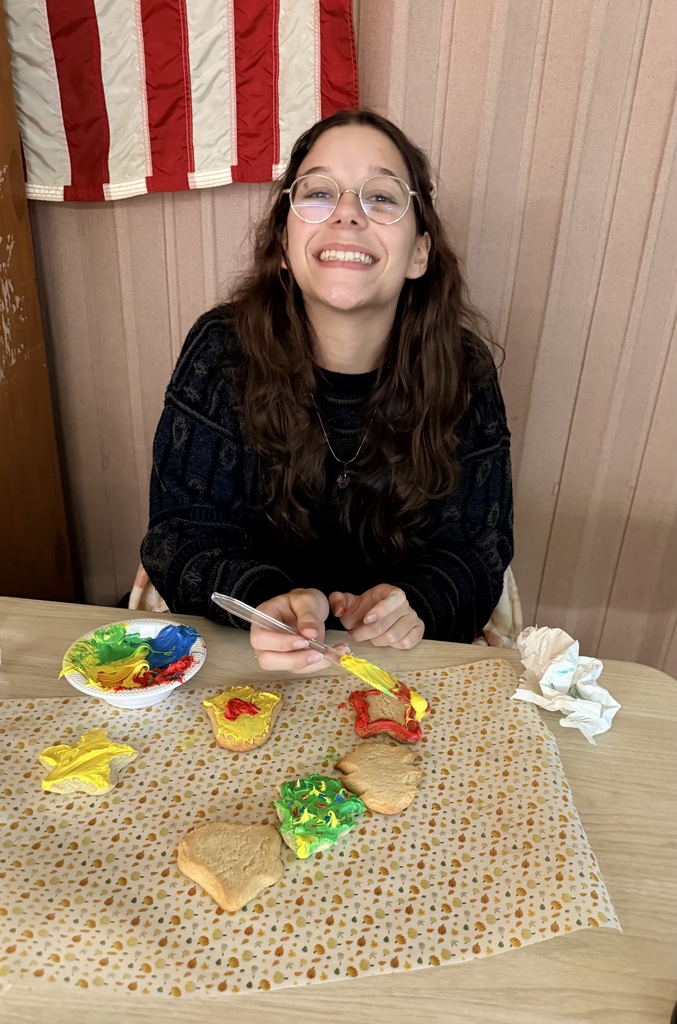 TCHS student decorating cookies