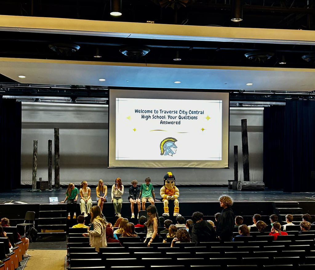 8th grade students at their Central High School tour.