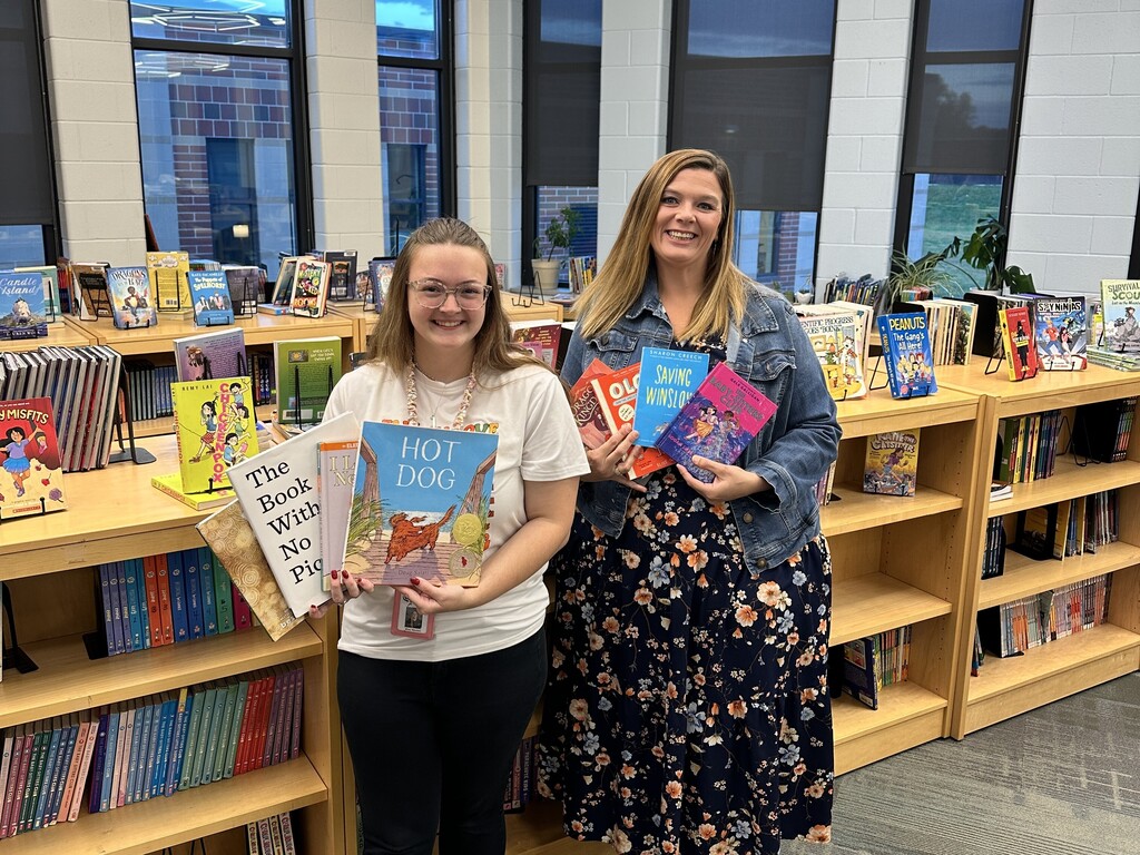 Photo of two elementary teachers who recently won a library grant.