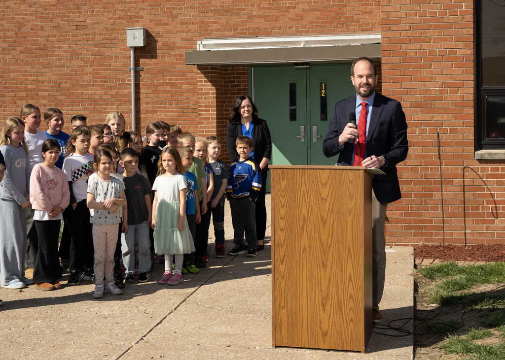 Jason Henderson, Jessica Bracomontes, and MES Students