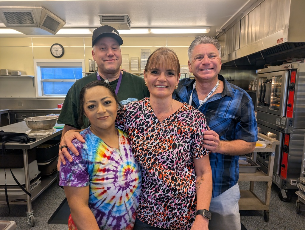 image of cafeteria workers