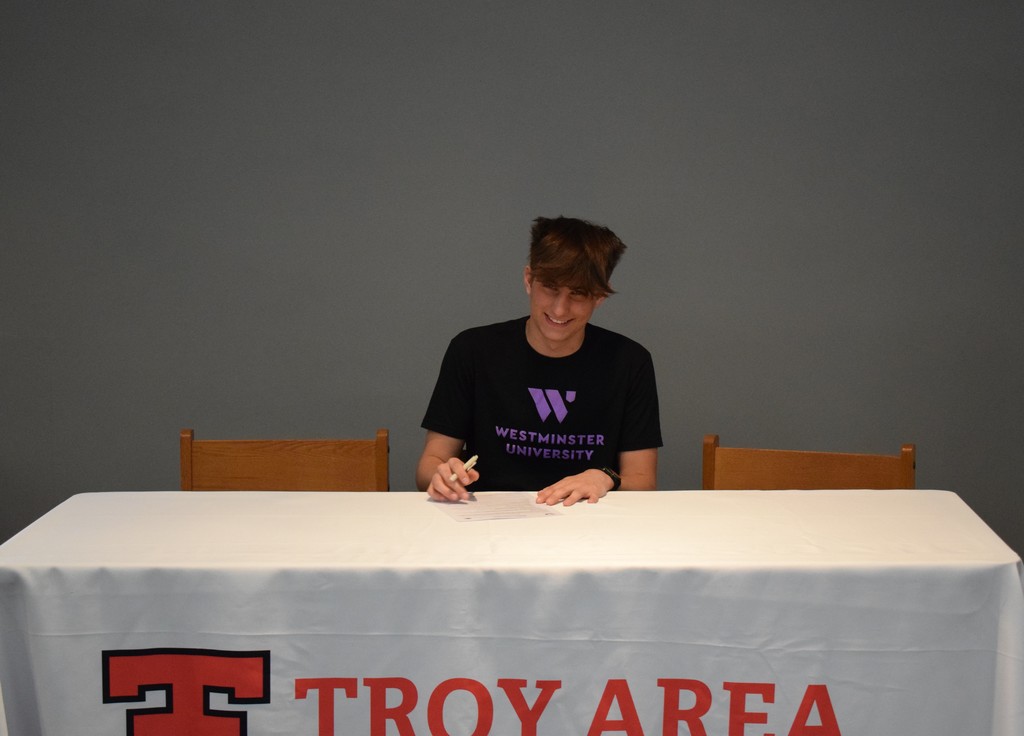 Student signing for college