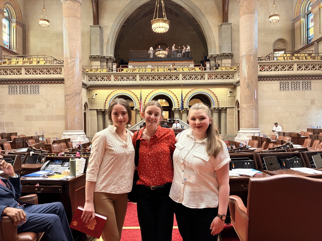 Three young woman in front of the assembly chamber