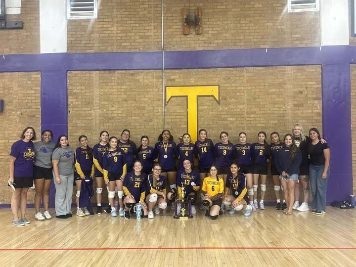 Lady Rattler volleyball team posing for picture