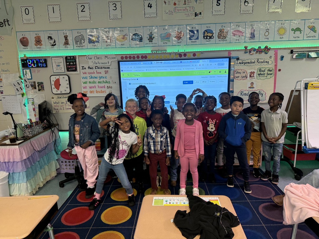 students, board, ABC boarder, rug with colored circles, desks, decorations