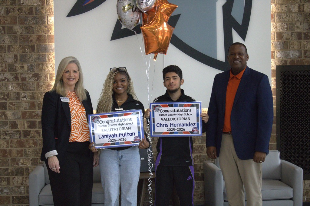 L-R: Superintendent Christy Wray, 🏅 Salutatorian: Laniyah Fulton,🏅 Valedictorian: Chris Hernandez , Principal Jason Clark