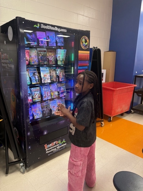 snacks, titans, t, books, students