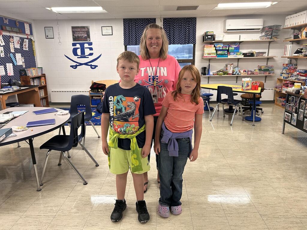 Neon-Mrs. Davis