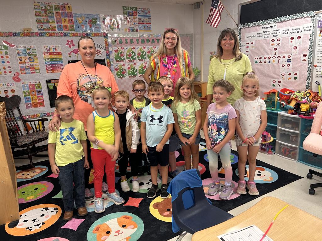 Kindergarten-Sanders-Neon