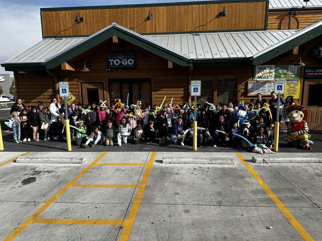 Second Grade Group in front of Texas Road House