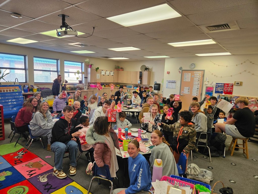 TFHS Leadership students in Mrs. Seamon's kindergarten class after donating Valentine's day bags and cards.