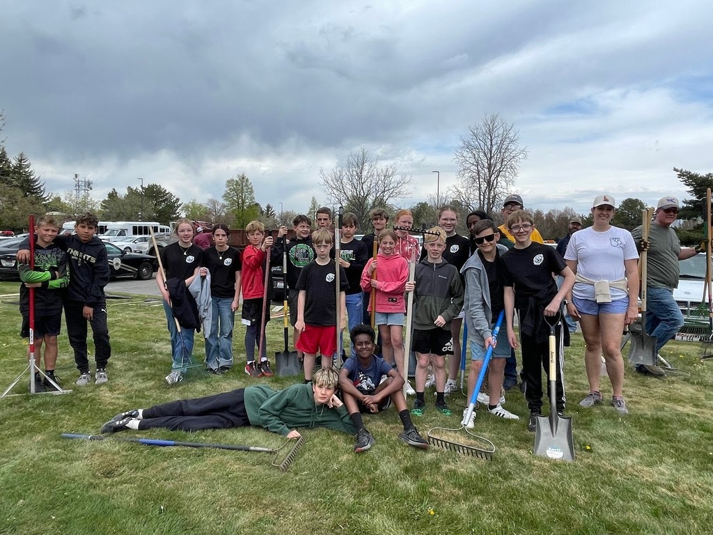 💪🌲 RSMS Students Give Back! A group of dedicated RSMS students teamed up with the Twin Falls Rotary Club to help lay down fresh bark on the CSI fitness trail. It was hard work (just check out the photos! 😅), but they had a great time and made a real difference. We’re proud of their effort and community spirit—way to go, RSMS! 👏 #RSMSPride #CommunityService #RotaryClub #CSIFitnessTrail #StudentsWhoServe
