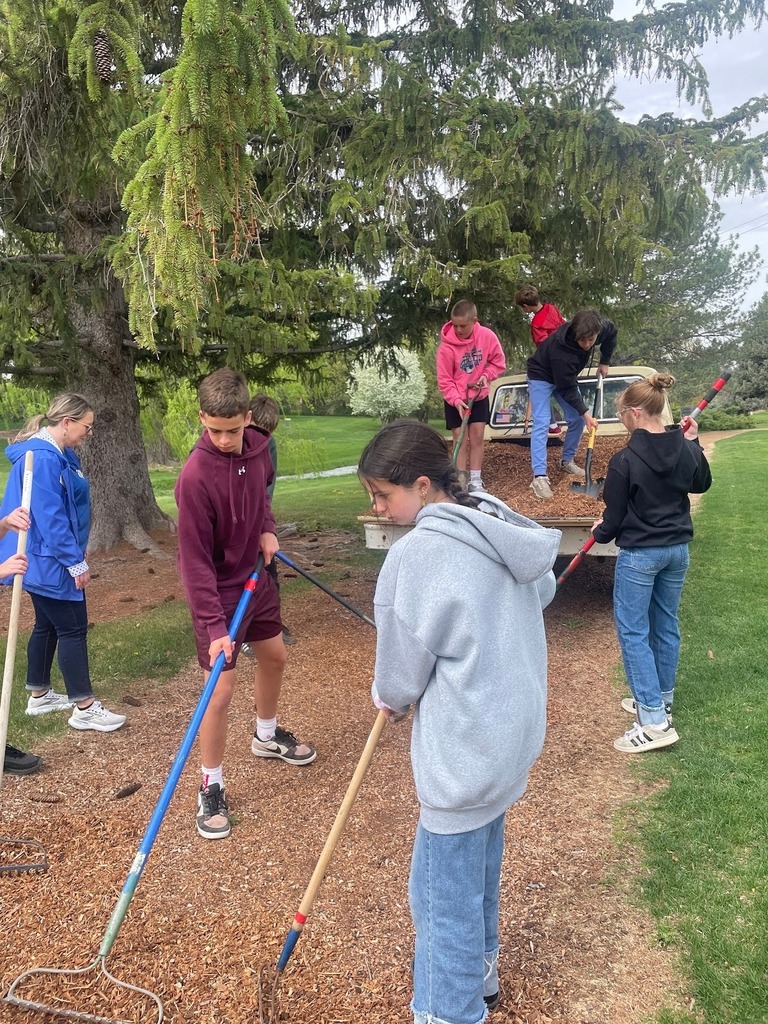 💪🌲 RSMS Students Give Back! A group of dedicated RSMS students teamed up with the Twin Falls Rotary Club to help lay down fresh bark on the CSI fitness trail. It was hard work (just check out the photos! 😅), but they had a great time and made a real difference. We’re proud of their effort and community spirit—way to go, RSMS! 👏 #RSMSPride #CommunityService #RotaryClub #CSIFitnessTrail #StudentsWhoServe