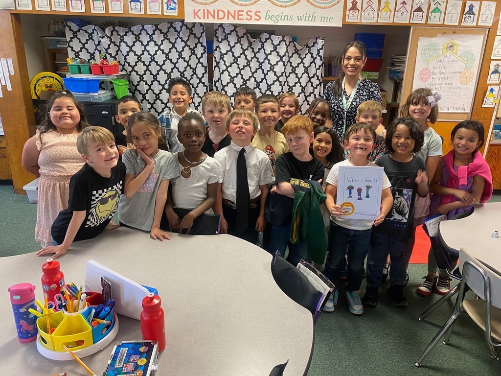 📚🐾 Harrison’s Young Authors Shine! In Ms. Rodriguez’s first-grade class at Harrison Elementary, students became published authors by writing and illustrating their very own books about animals! This week, the red carpet was rolled out to celebrate these amazing young writers. Parents joined the celebration, enjoyed some snacks, and cheered on their talented children. What a proud moment for our newest authors in the TFSD! 🌟✍️ #HarrisonPride #YoungAuthors #TFSDShines #FutureWriters #LearningIsFun