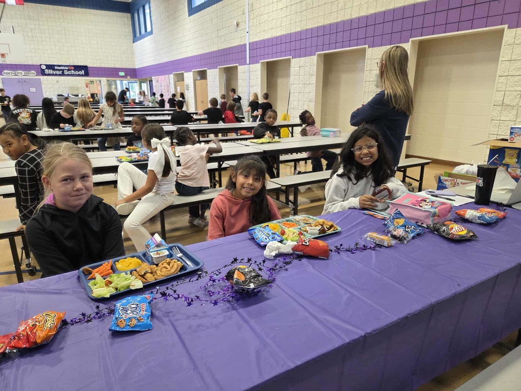 Students at the lunch table