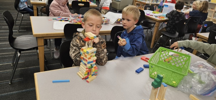 students creating with stem toys