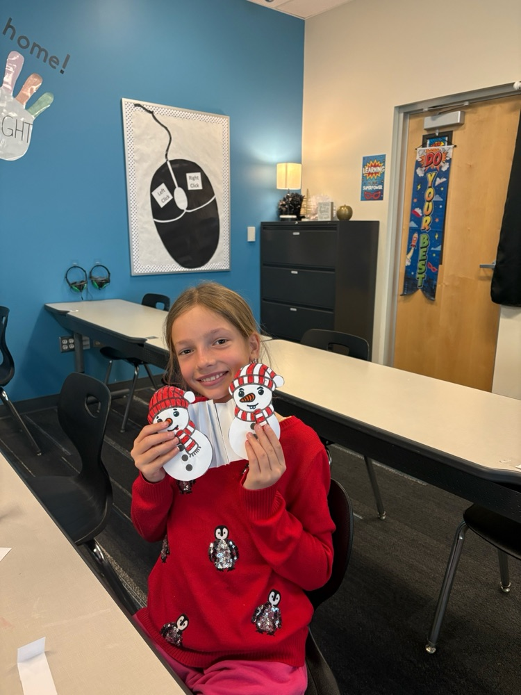 kids doing Christmas crafts