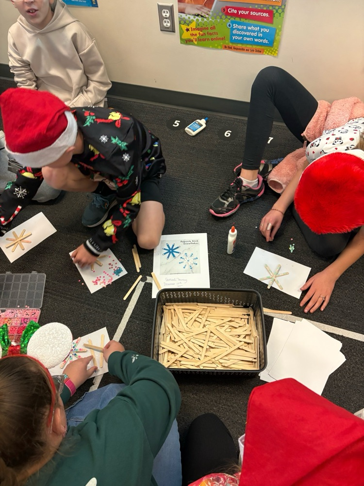kids doing Christmas crafts