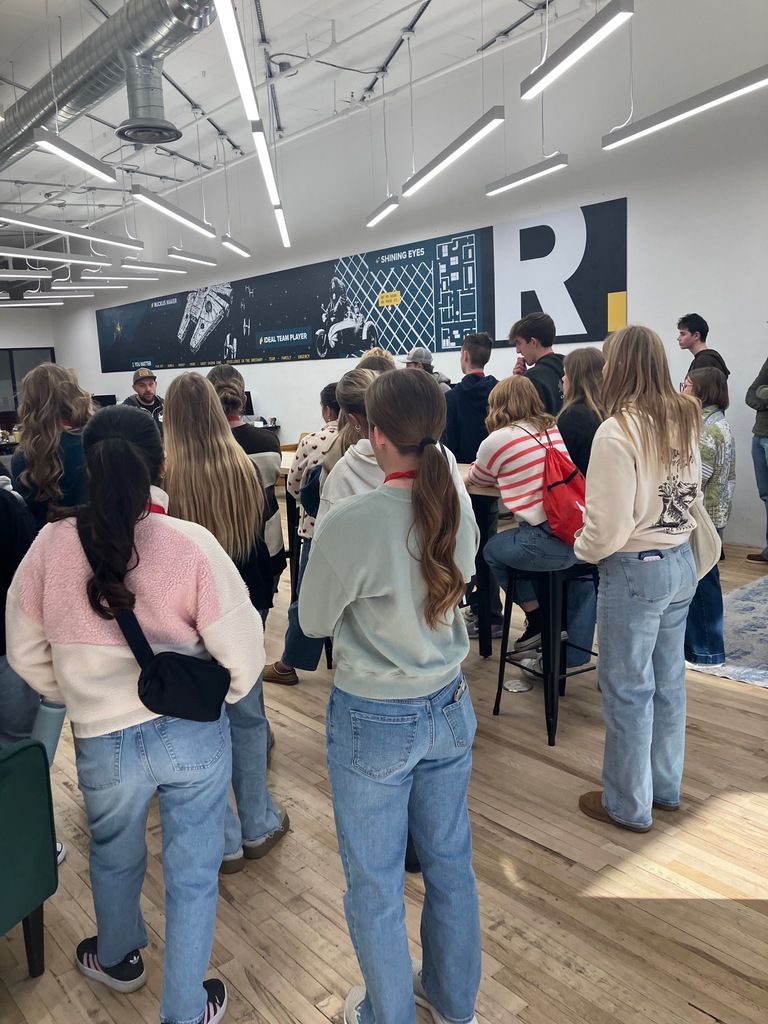 Students gathered in Rinard Marketing Agency