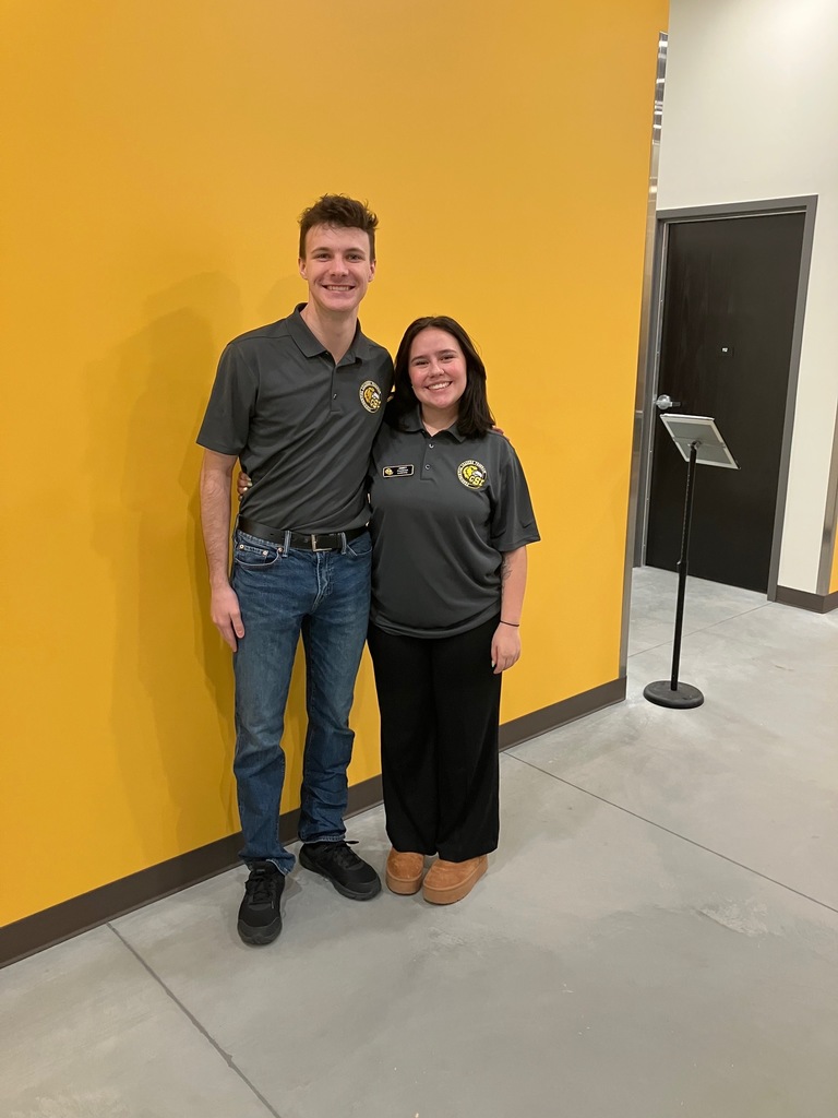 Two CSI Students standing together for a photo