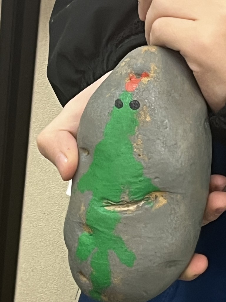 🥔📚 Learning Idaho style! Our students have been researching Idaho’s state symbols and had a spud-tacular time disguising potatoes! Each student decorated a potato, and the class guessed what type it was — russet, red, and more. We even discussed what foods are made from each kind, like McDonald’s fries from russet potatoes 🍟 Hands-on learning makes it stick!