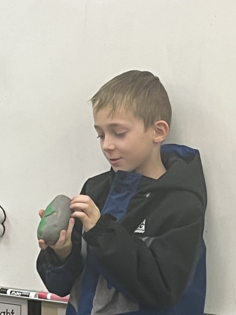 🥔📚 Learning Idaho style! Our students have been researching Idaho’s state symbols and had a spud-tacular time disguising potatoes! Each student decorated a potato, and the class guessed what type it was — russet, red, and more. We even discussed what foods are made from each kind, like McDonald’s fries from russet potatoes 🍟 Hands-on learning makes it stick!