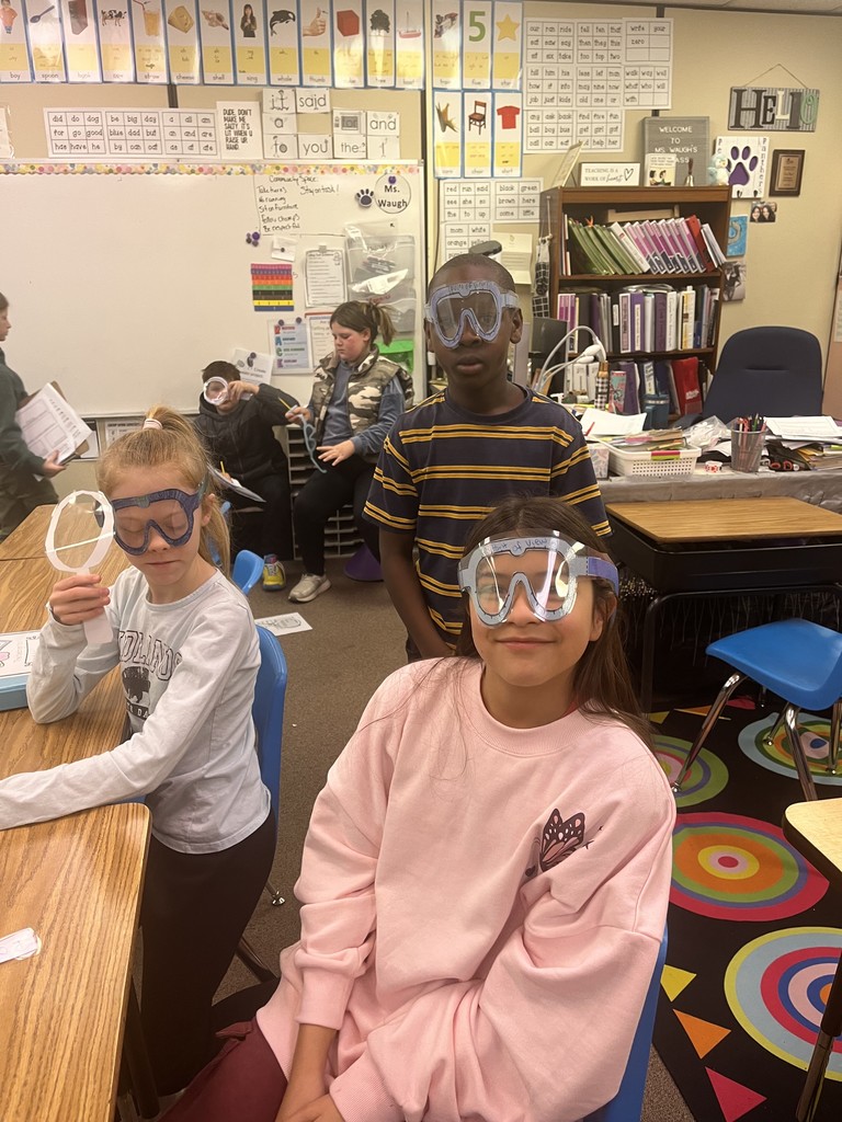 Students reading like scientists.