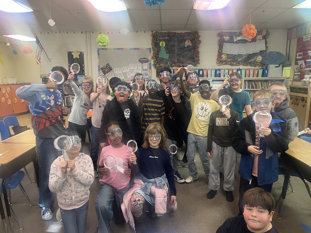 Students reading like scientists.